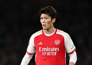 Arsenal thưởng lớn cho Tomiyasu Takehiro