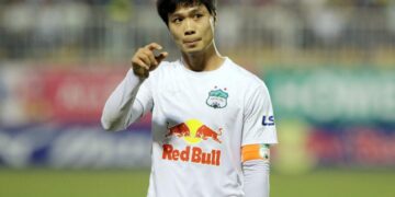 Công Phượng lặng im, HAGL thua trận mở màn dưới thời Kiatisuk