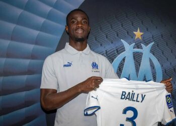 Trung vệ Man United sắp về với CLB Marseille