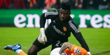 Erik ten Hag phải sớm đưa ra quyết định về Onana