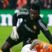 Erik ten Hag phải sớm đưa ra quyết định về Onana