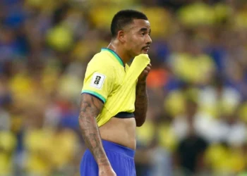 Gabriel Jesus có hành động khiêu khích đội tuyển Argentina.