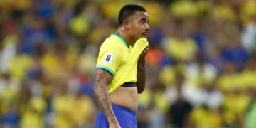 Gabriel Jesus có hành động khiêu khích đội tuyển Argentina.