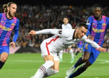 Lý do Barca thất bại đậm trước Eintracht Frankfurt là gì?