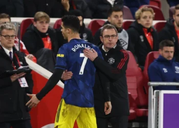 Lý do Ronaldo tức giận với HLV Rangnick trong trận đấu với Brentford là gì