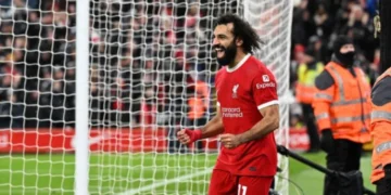 Mohamed Salah và khoảnh khắc đầy ý nghĩa bên Jurgen Klopp