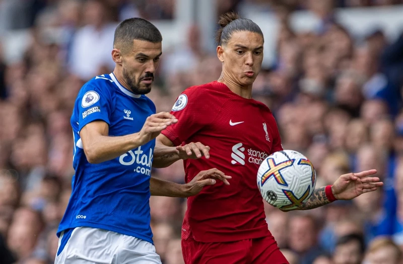 Ngôi sao hạng nặng của Liverpool và tình huống gây tranh cãi trong trận đấu với Everton