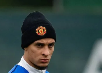 Tiết lộ lý do Antony vắng mặt trước Everton