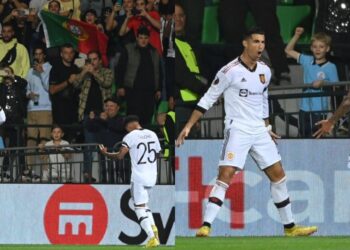 Quá cuồng Ronaldo, 1 fan ăn mừng tốt nghiệp đại học theo phong cách CR7