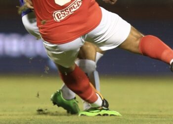 5 Pha gãy chân kinh hoàng trên sân cỏ Việt Nam