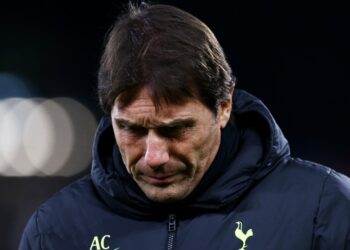 Antonio Conte nói gì sau khi nhận án trảm từ Tottenham?