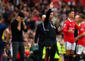 Thông điệp ấm lòng Antony gửi tới Ronaldo sau trận thắng Arsenal