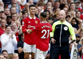 Antony đưa Ronaldo “lên mây”, fan Man Utd thêm chờ đợi