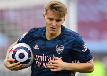 Arsenal được khuyên mua đứt ngôi Sao 49 triệu bảng