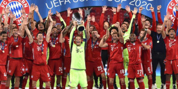 8 cú ăn ba vĩ đại của lịch sử bóng đá thế giới