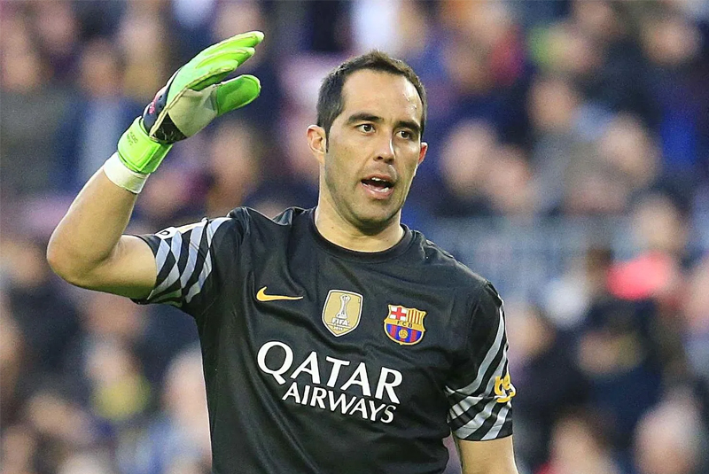 Claudio Bravo – Dành được cú ăn 3 cùng Barcelona