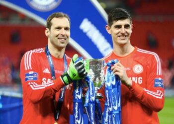 Ai là thủ môn Chelsea xuất sắc nhất lịch sử: Cech hay Courtois?
