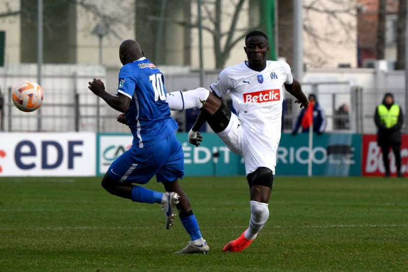 Eric Bailly thi đấu cho Olympique Marseille đưới dạng cho mượn 