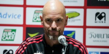 NÓNG: Theo dõi MU đấu Liverpool, bom tấn “gửi lời chào” đến Erik ten Hag