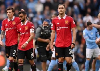2 Sao Man Utd bị chỉ trích nặng nề sau trận thua Man City