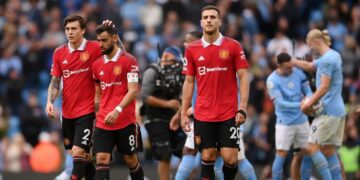 2 Sao Man Utd bị chỉ trích nặng nề sau trận thua Man City