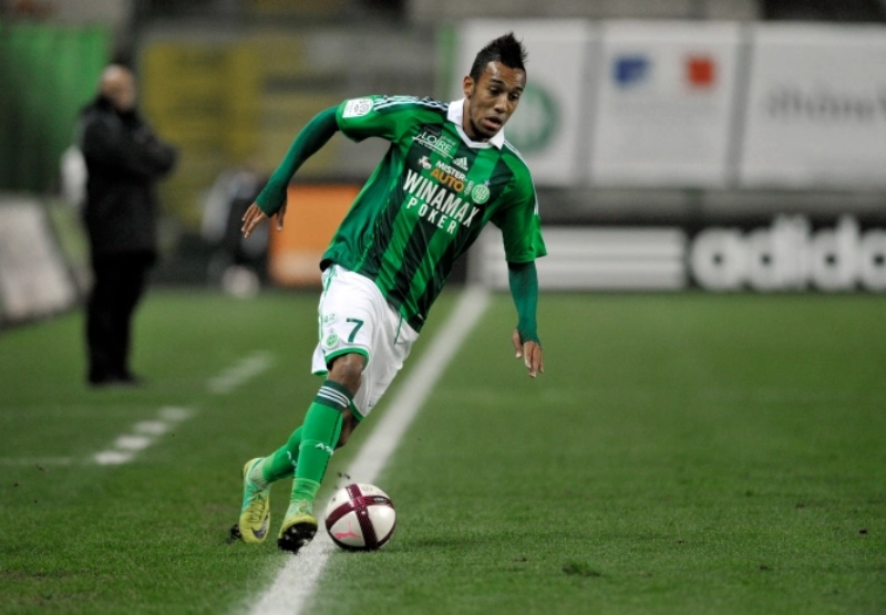 Pierre-Emerick Aubameyang - 16 bàn thắng (St-Etienne, 2011/12)