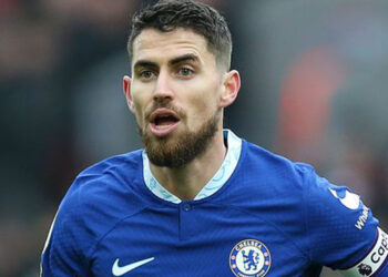 Sau Brighton, Arsenal tiếp tục “dòm ngó” tiền vệ Chelsea