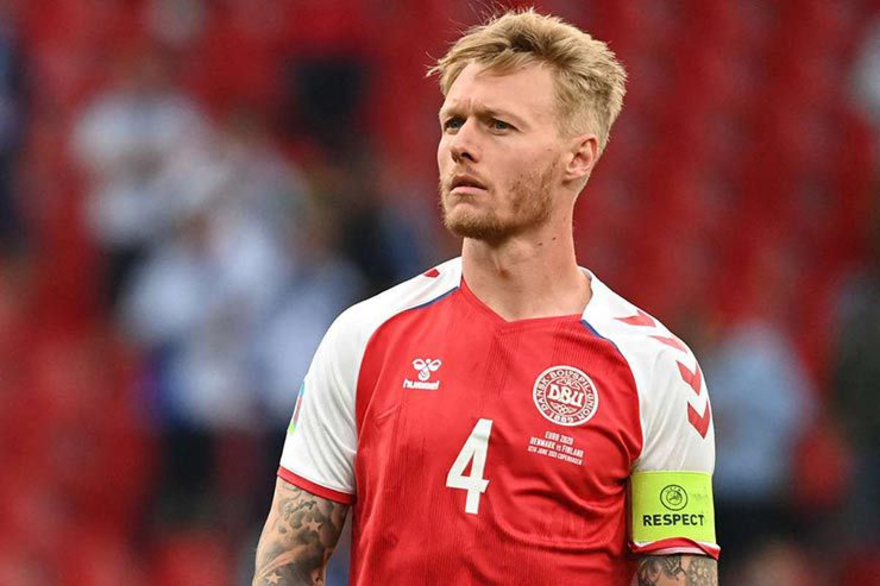 Simon Kjaer không chỉ là đội trưởng về mặt tinh thần mà còn cả chuyên môn ở hàng phòng ngự Đan Mạch