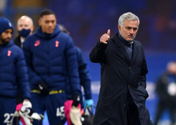 2 cầu thủ Tottenham “tạo phản”, Mourinho giải quyết bất ngờ
