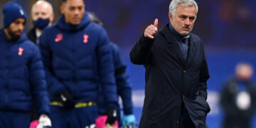 2 cầu thủ Tottenham “tạo phản”, Mourinho giải quyết bất ngờ