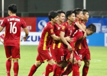 NÓNG: 3 Sao đội tuyển Việt Nam cẩn thận án phạt trong trận Campuchia